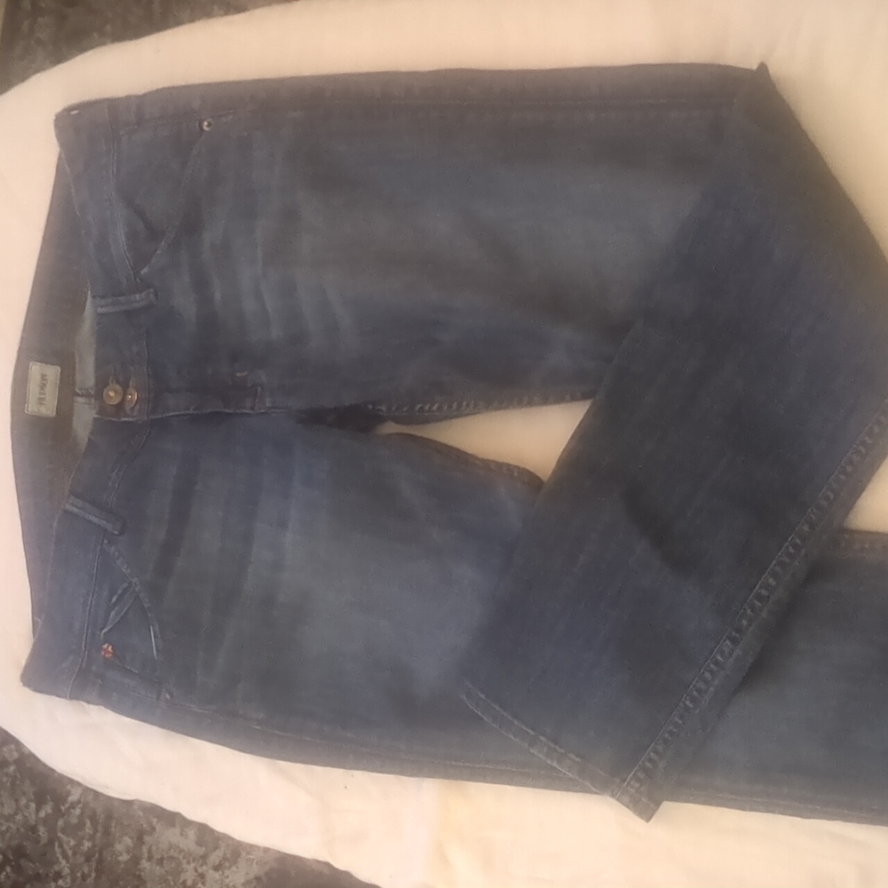Hudson skinny leg two button low rise denim size 32. 97% cotton 3% lycra